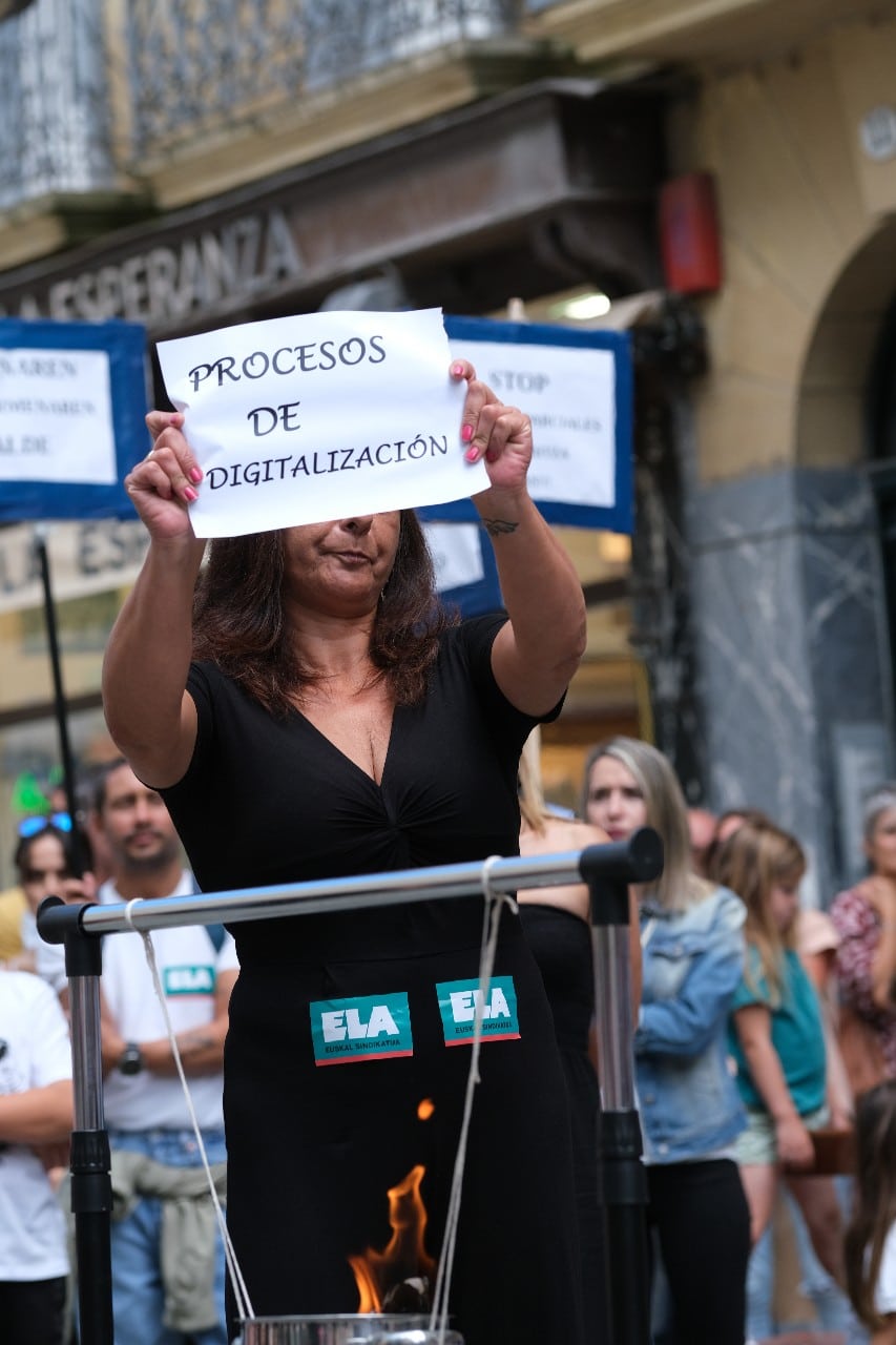 Akelarre en Donostia de las empleadas del comercio textil 5 Akelarre en Donostia de las empleadas del comercio textil