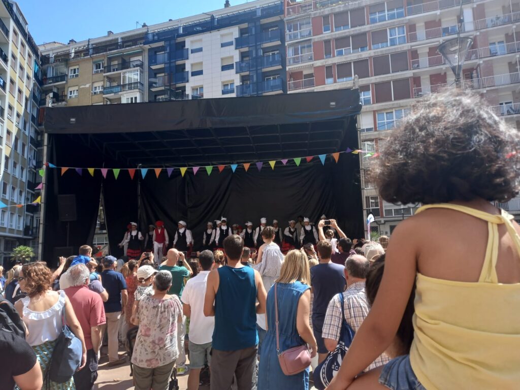 Amara Berri ultima su programa de fiestas con Oihan Vega, comidas y concursos... 15 Amara3 Amara Berri ultima su programa de fiestas con Oihan Vega, comidas y concursos...