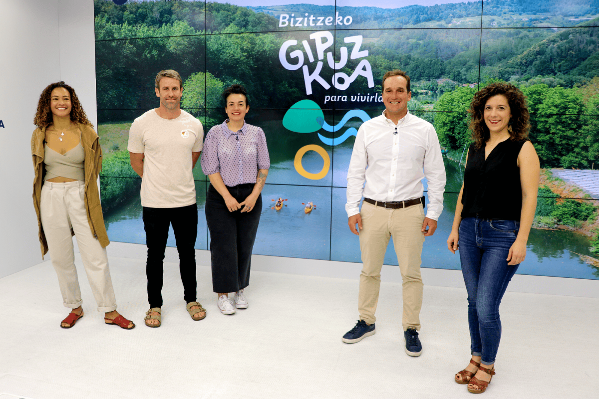 Cinco visitantes que se quedaron promocionarán el turismo gipuzkoano 1 Gipuzkoa turistica Cinco visitantes que se quedaron promocionarán el turismo gipuzkoano
