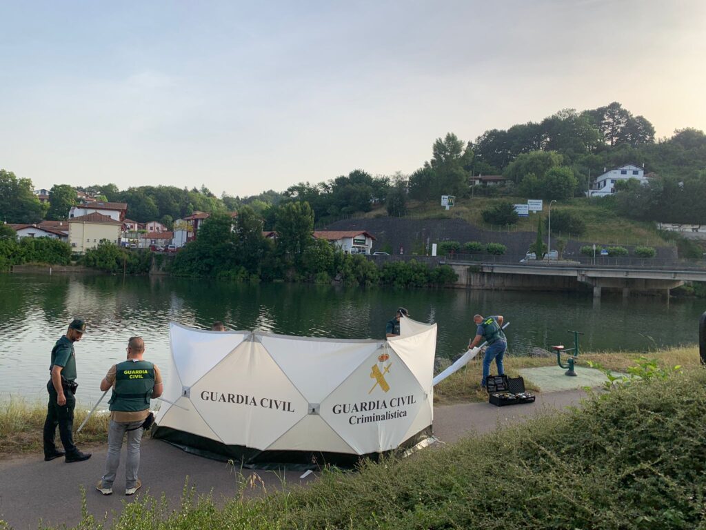 Encuentran el cadáver de un joven migrante en el río Bidasoa 2 Guardia Civil Bidasoa Encuentran el cadáver de un joven migrante en el río Bidasoa