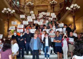 (Archivo) Empleados municipales el 14 de junio en el Ayuntamiento de Donostia por la prima de la jubilación. Fotos: DonostiTik