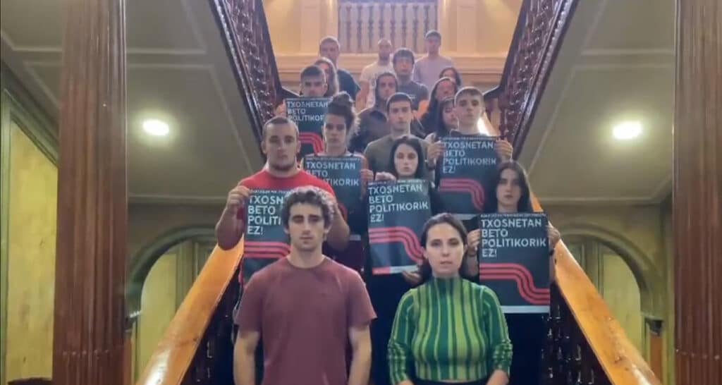 txosnas Hernani: Jóvenes del Movimiento Socialista se encierran en el Ayuntamiento