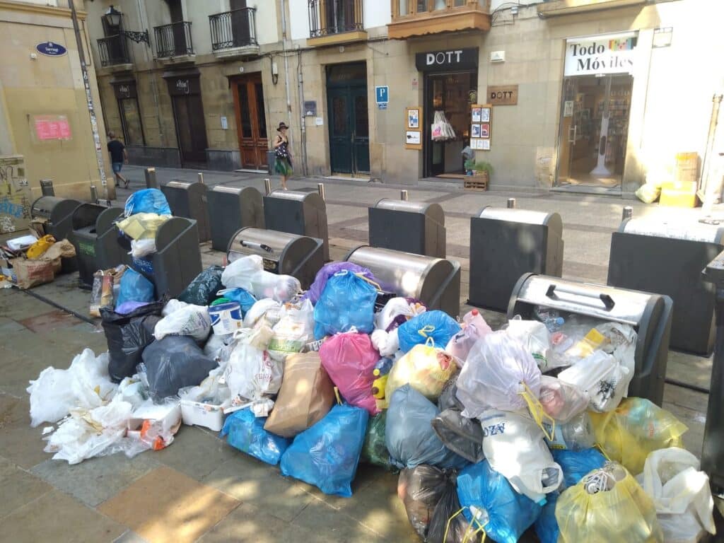 Basura ¿No merece un refuerzo la recogida de basura en la Parte Vieja?