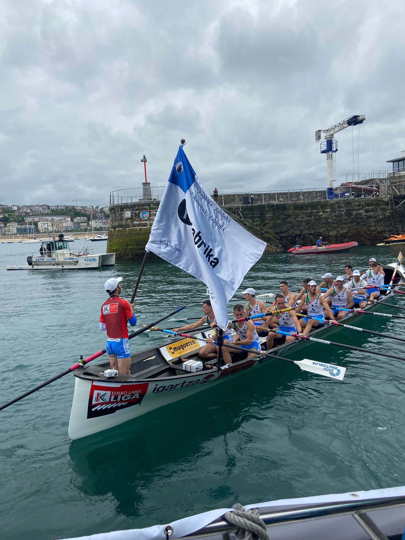 Donostiarra Donostiarra gana su bandera y se alza con el liderato de la Liga Euskolabel