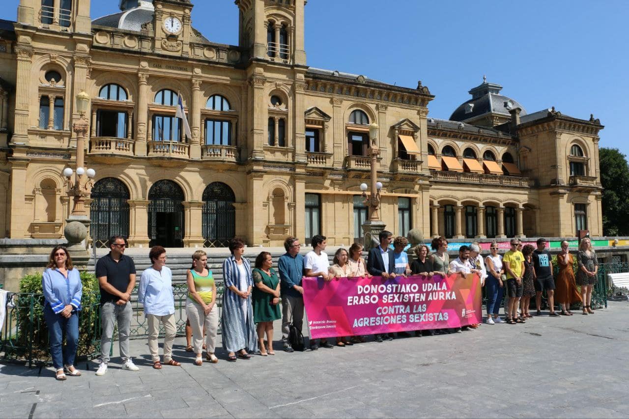 Eraso3 Concentración contra las agresiones sexistas en San Sebastián