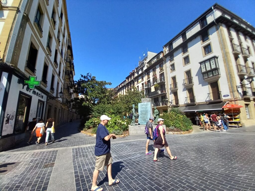 Plaza Sarriegi1 Dos detenidos por apuñalar a un hombre en la Parte Vieja de San Sebastián