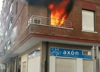 Imagen del incendio en Irun. Foto: Bomberos de Euskadi