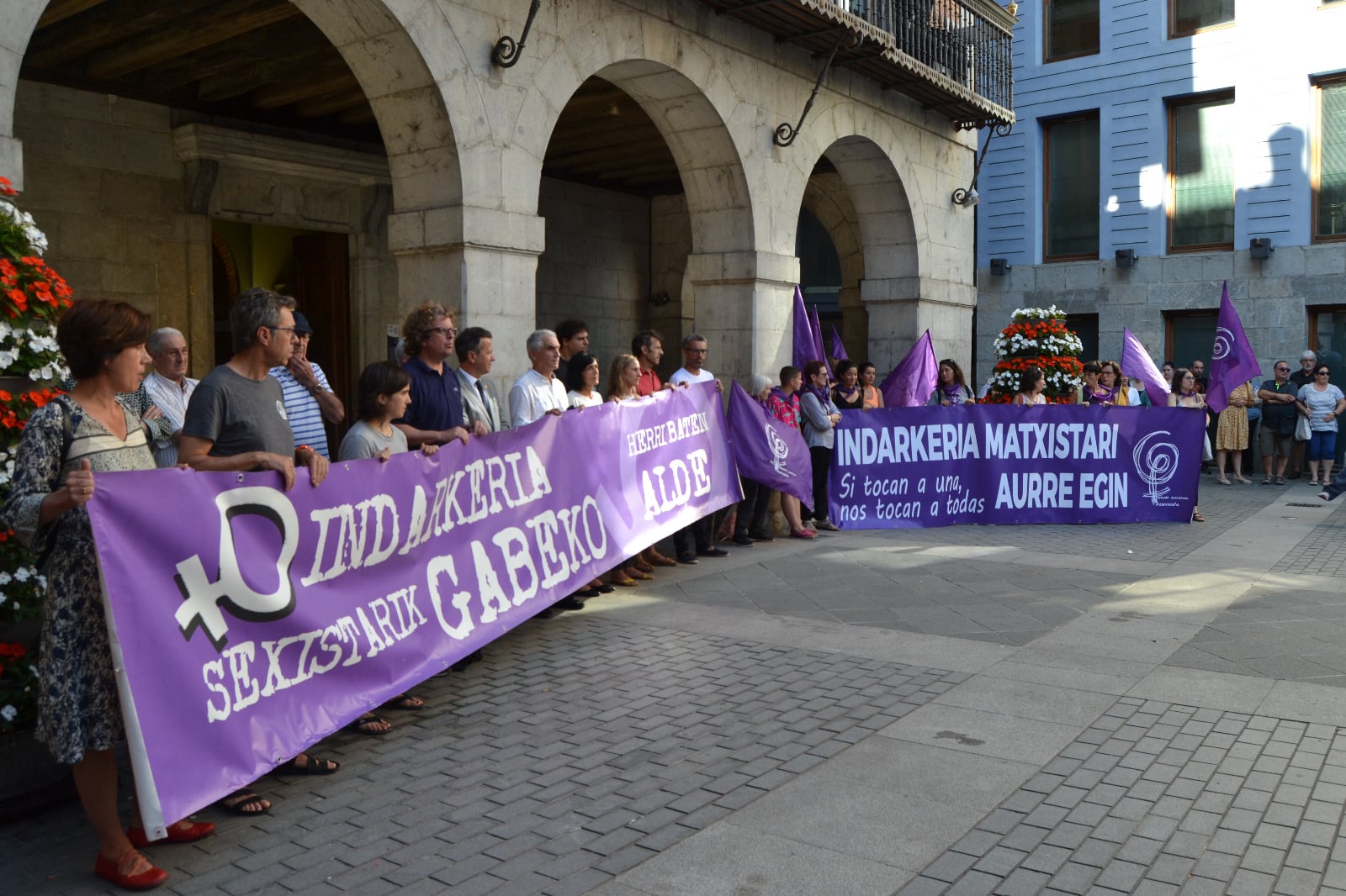 Vecinos de Tolosa muestran su repulsa ante la agresión sexual del domingo 1 Tolosa agresion Vecinos de Tolosa muestran su repulsa ante la agresión sexual del domingo