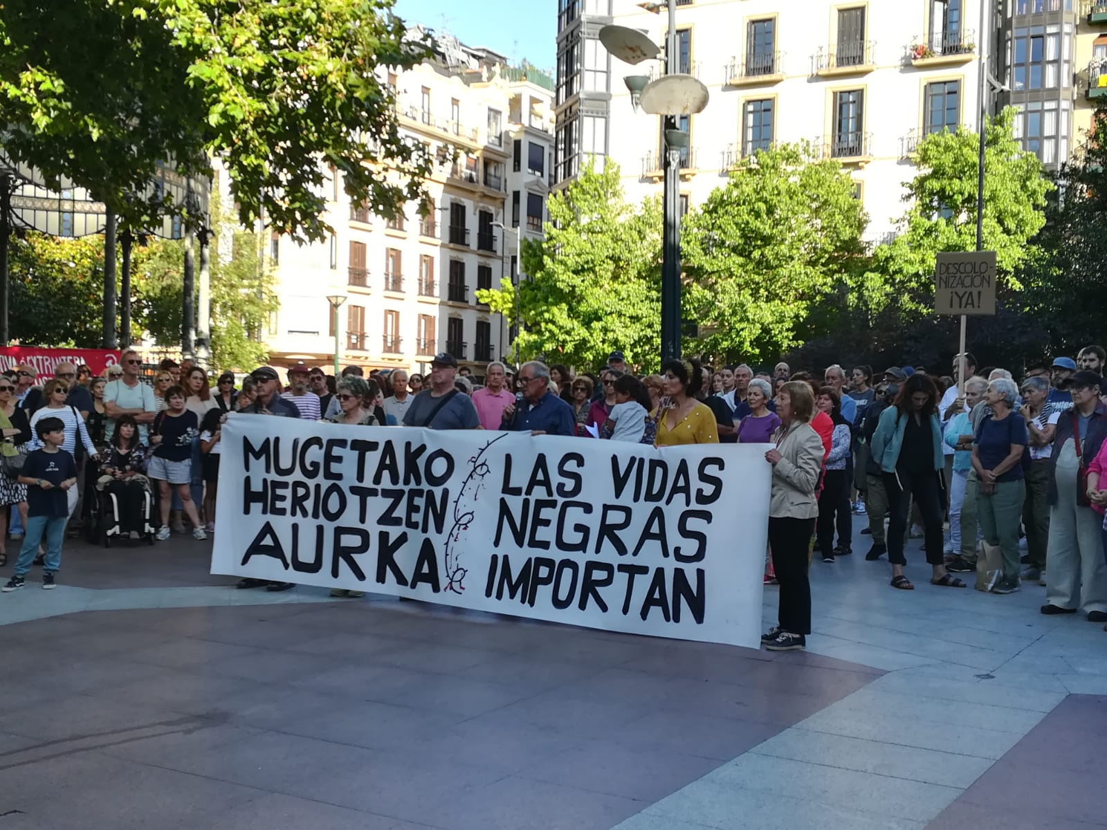 las vidas negras - Cientos de personas se concentran en Donostia por los fallecidos de Melilla