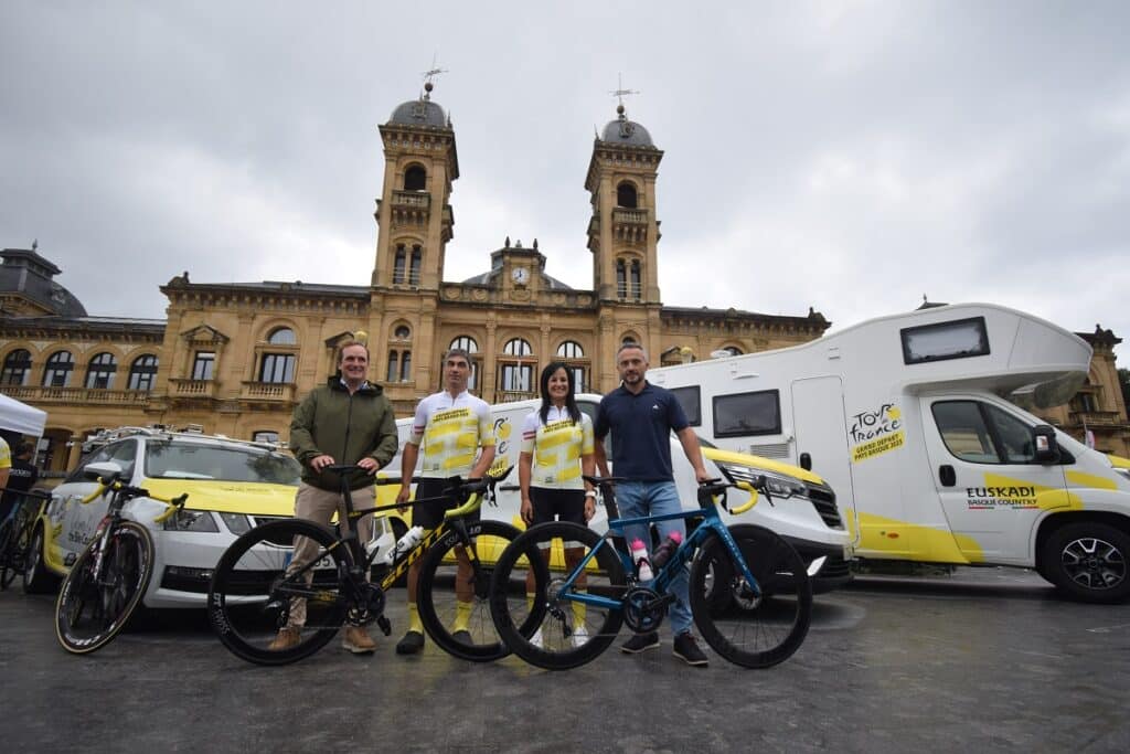 tour1 El trofeo del Tour viajará de París a Bilbao en bicicleta