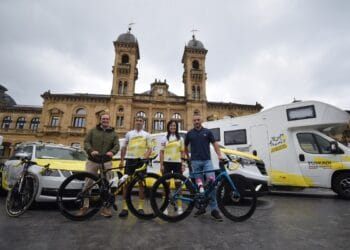 Presentación de la iniciativa por la cual se trasladará el trofeo del Tour de Francia a Bilbao en bicicleta. Foto: Ayto