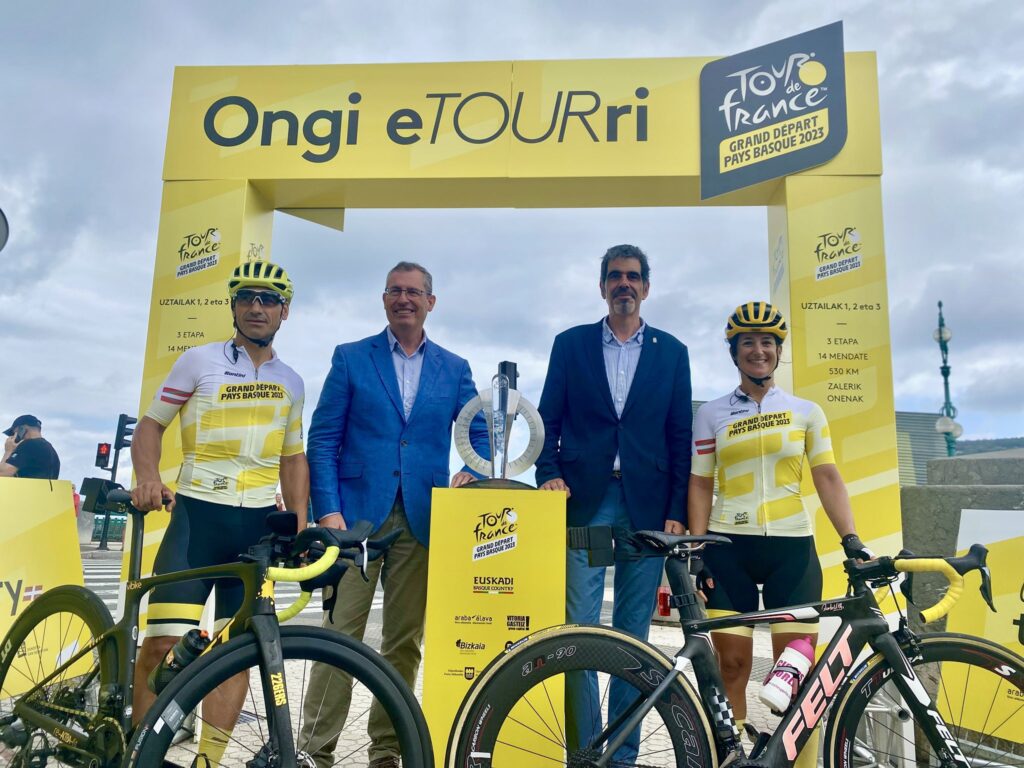El trofeo del Tour pasa por Donostia en dirección a Bilbao 15 trofeo2 El trofeo del Tour pasa por Donostia en dirección a Bilbao