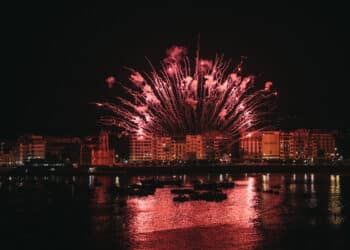 Los fuegos de la pirotecnia italiana Scarsella Fireworks del jueves. Foto: Santiago Farizano