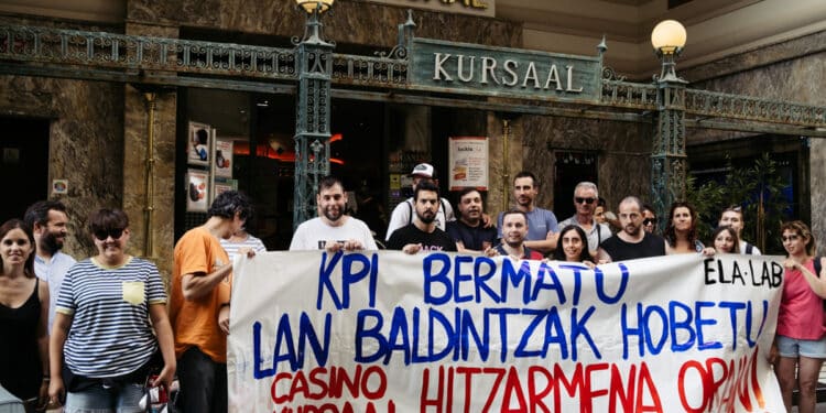 Concentración en Casino Kursaal. Foto: Santiago Farizano
