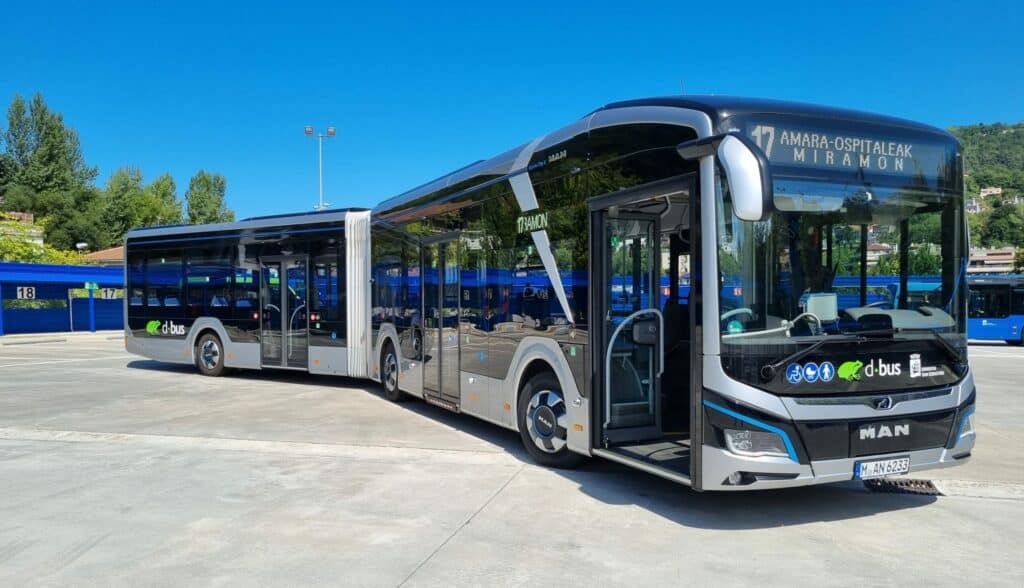 Dbus grande Un autobús 100% eléctrico 'cero emisiones' circula ya en la línea 17 de Dbus