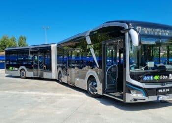 El autobús eléctrico, articulado y 'cero emisiones' que circula por Donostia. Foto: Dbus