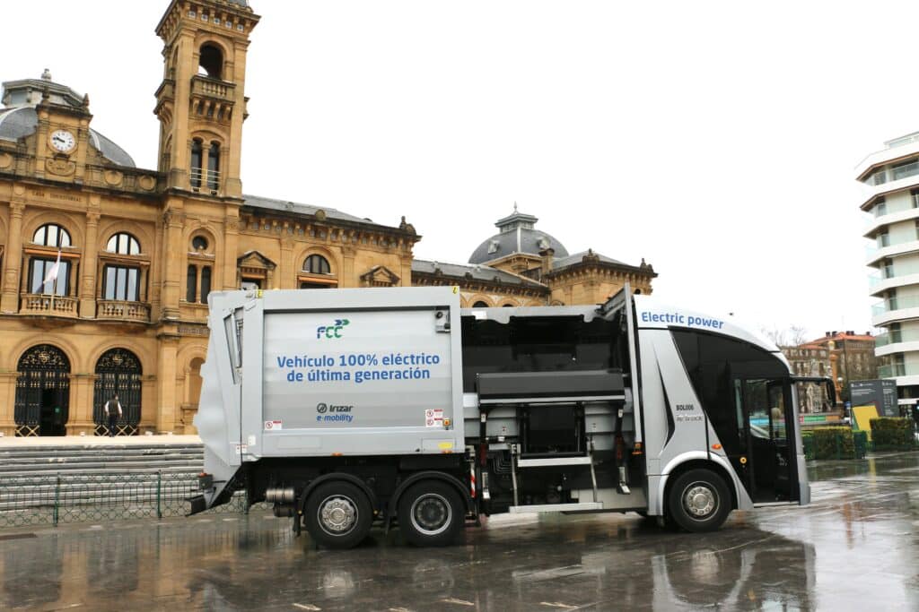 camion basura Dos camiones eléctricos recogerán la basura en San Sebastián
