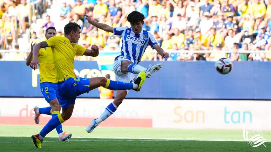 Take Kubo da la primera victoria a la Real Sociedad ante un Cádiz sin pólvora (0-1) 6 primer gol Take Kubo da la primera victoria a la Real Sociedad ante un Cádiz sin pólvora (0-1)