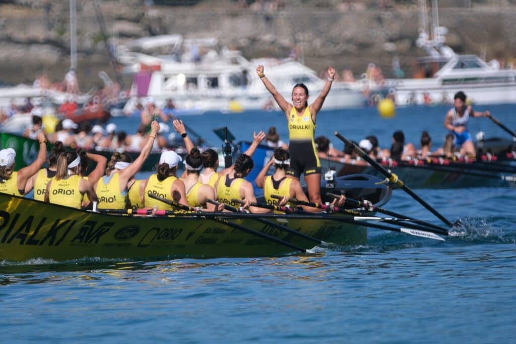 2022 0911 11372900 copy 1280x853 (Fotos) Orio aguanta el tirón de Arraun y recupera el título femenino en La Concha