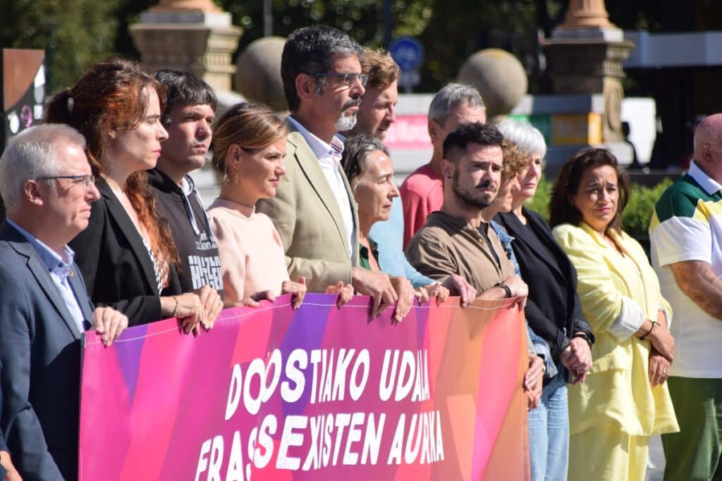 Concentracion Riberas de Loiola: Los políticos condenan la presunta violación de una menor