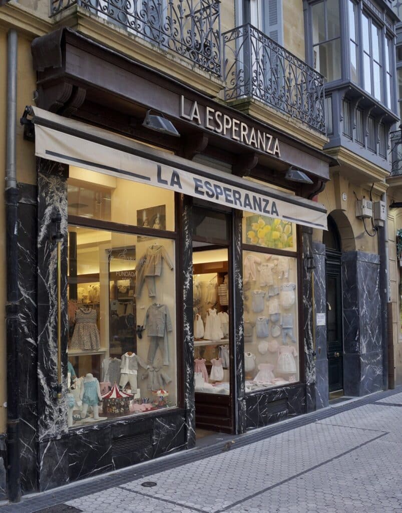 LA ESPERANZA LOCAL HISTORICO Áncora denuncia "la destrucción completa" de la fachada de La Esperanza