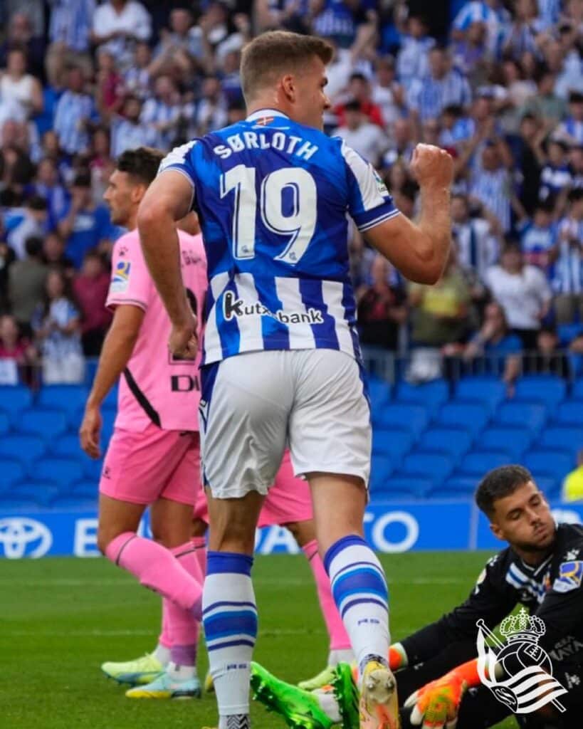 Sorloth3 La Real mejora en casa y gana sin muchos apuros al Espanyol (2-1)