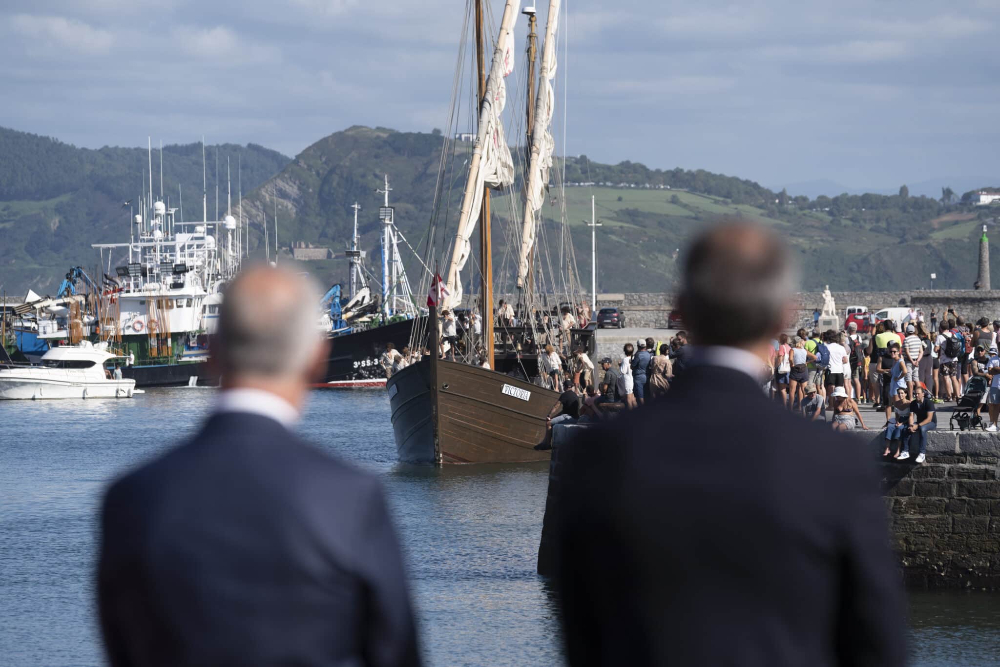 desembarco1 scaled - Getaria: la emoción del desembarco de Elcano 500 años después