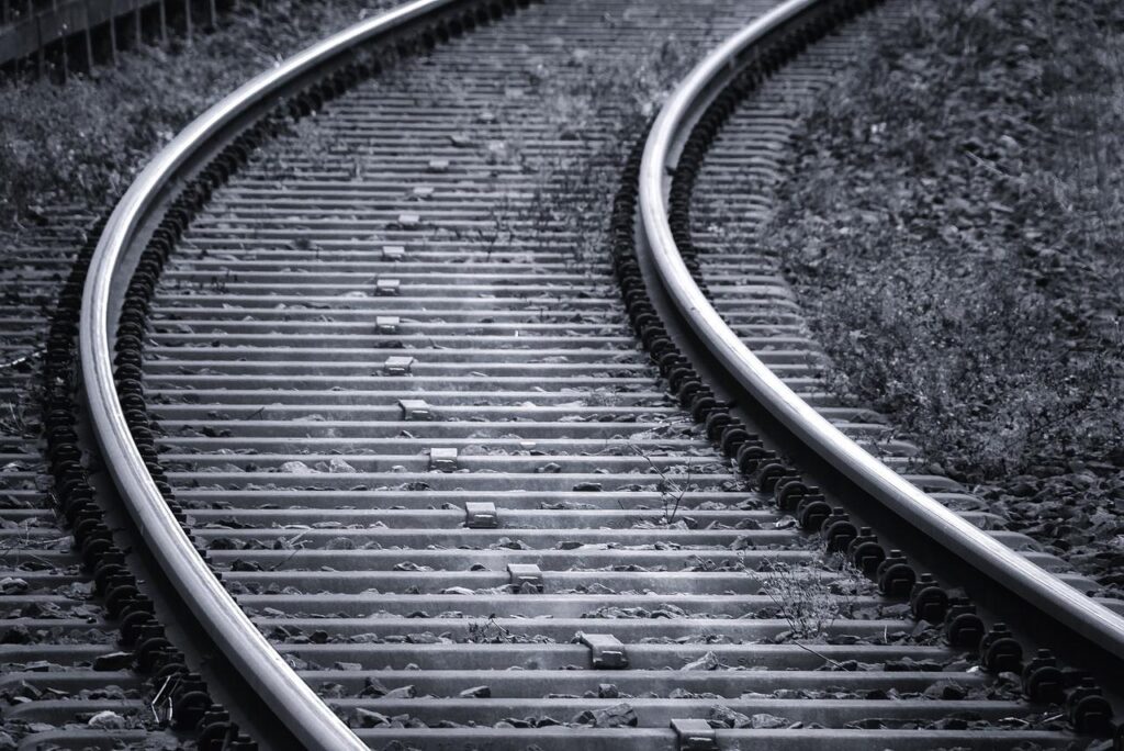 railway tracks g2bd572957 1280 Muere un hombre de 30 años tras ser arrollado por un tren en Beasain