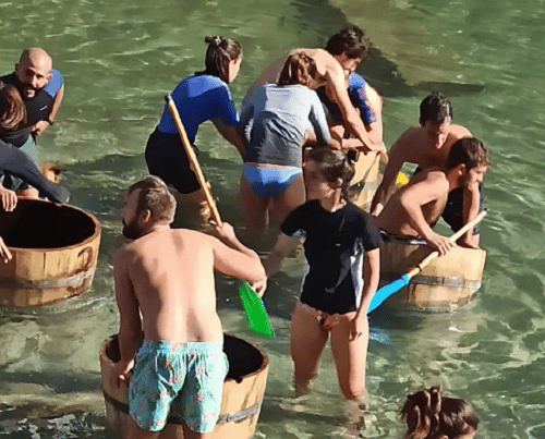 tinak Tinatxo estropada bitxia, larunbatean Donostiako portuan