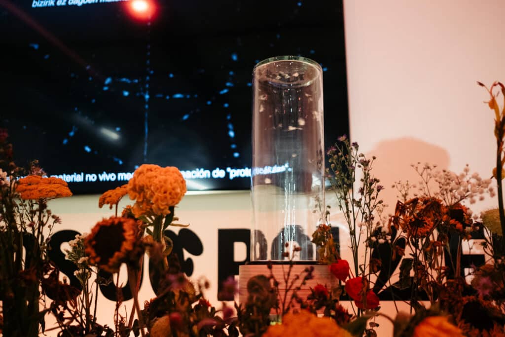 DSCF8965 Tabakalera: Una instalación artística analiza el almacenamiento de datos digitales en seres vivos
