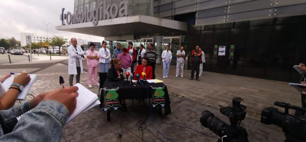 IMG 20221006 WA0021 Pacientes denuncian el declive en la atención de Onkologikoa y llaman a movilizarse