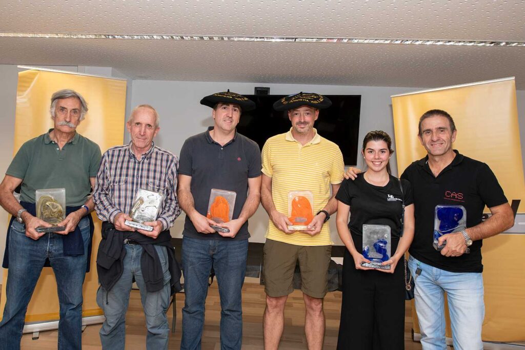 Podio clasificacion general scrach copia Gorka Madina e Ibai Oruño ganan el rallye de clásicos del RACVN