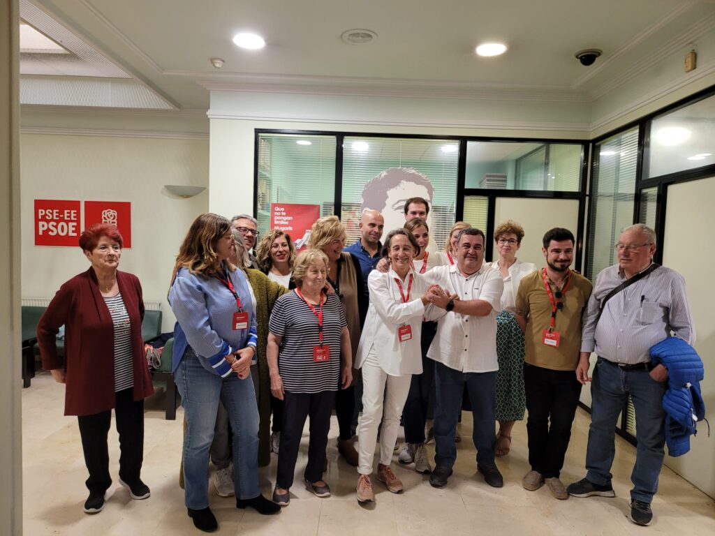 foto familia Marisol Garmendia gana las primarias del Partido Socialista en Donostia