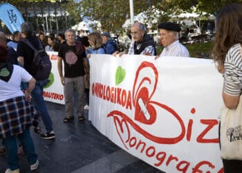Manifestación por el denunciado declive en la atención de Onkologikoa. Foto: Santiago Farizano