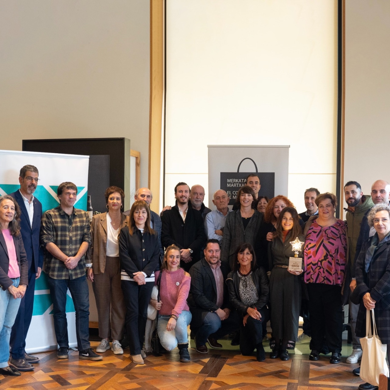 Los comerciantes lanzan la campaña ‘Tú iluminas Gros’ 1 DGros Los comerciantes lanzan la campaña ‘Tú iluminas Gros’