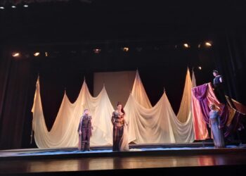 Ensayo de 'Dido y Eneas' en el Teatro Victoria Eugenia. En escena Lucía Gómez. Fotos: DonostiTik