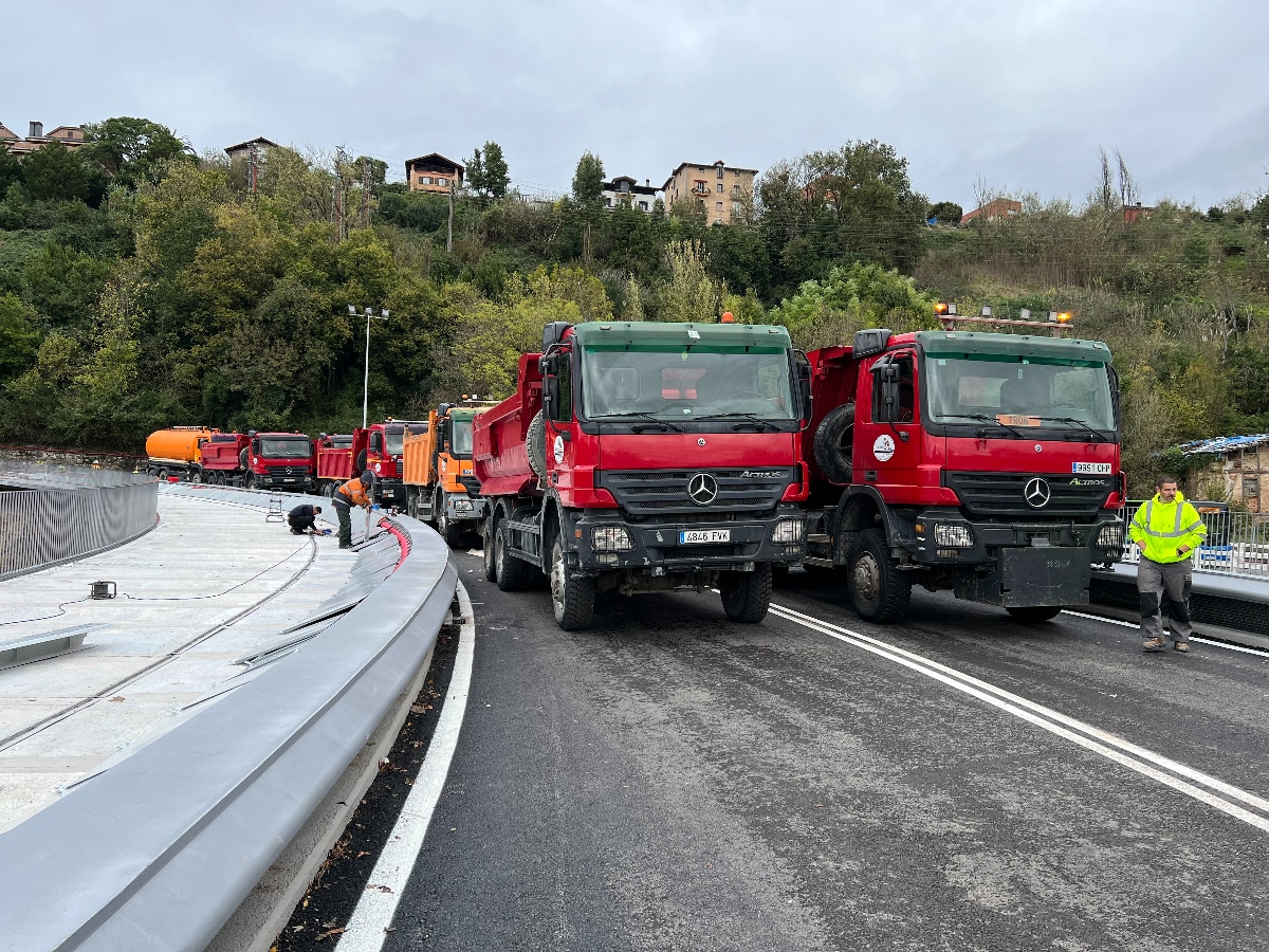 IMG 7975 Este jueves se abrirá el nuevo puente de Astiñene