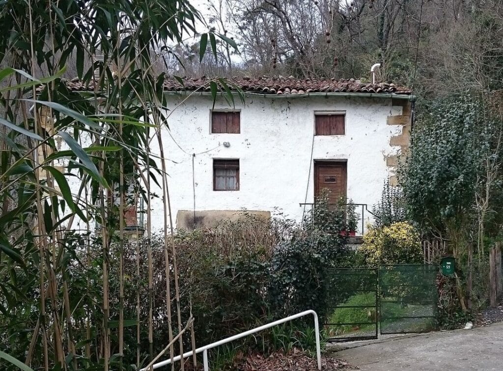 LAPAZANDEGI BASERRIA Lapazandegi se suma a "la sospechosa oleada de incendios" según Áncora