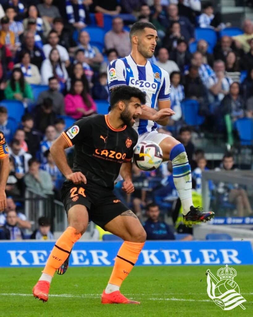 REale Valencia La Real resiste ante el Valencia en un polémico encuentro (1-1)