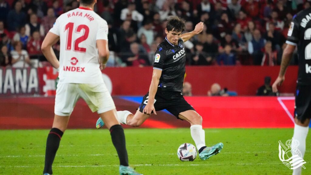 La Real Sociedad vuelve a zona europea ante el Sevilla que jugó una hora con nueve (1-2) 10 Sevilla Real La Real Sociedad vuelve a zona europea ante el Sevilla que jugó una hora con nueve (1-2)