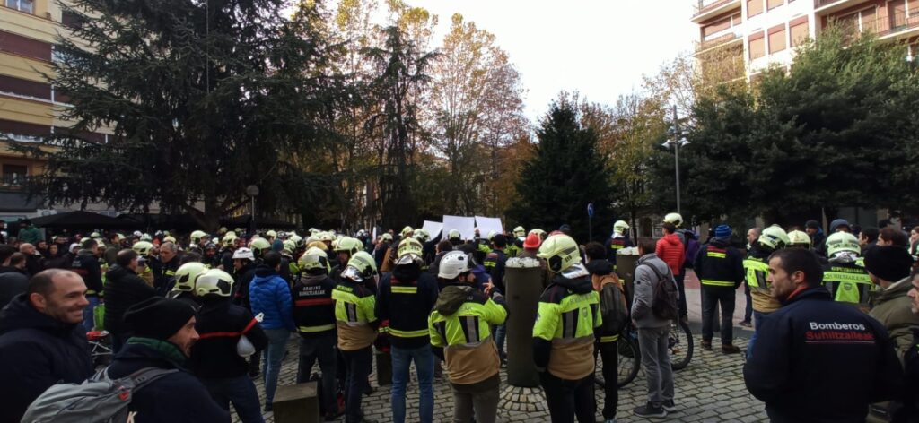 bomberos protesta Opositores a bomberos de Gipuzkoa y Álava denuncian "oscurantismo" en el desarrollo de la OPE
