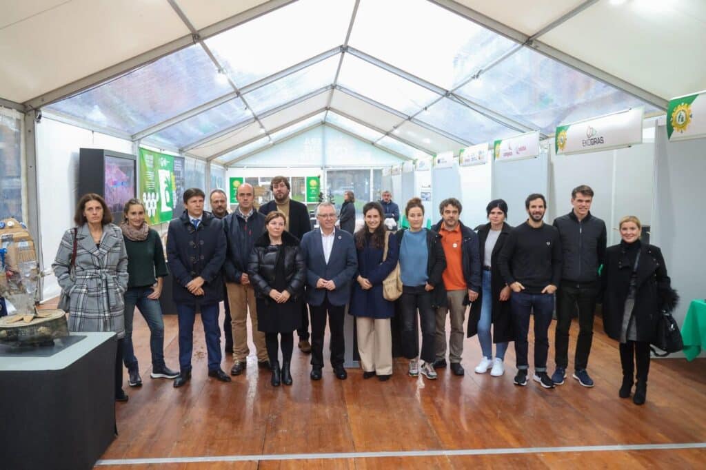 carpa Nueve empresas muestran en la carpa de Okendo su aportación a la economía circular