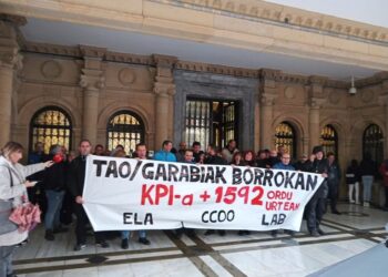 Protesta del sector de grúas y OTA, que retomará la huelga este miércoles. Foto: ELA sindikatua