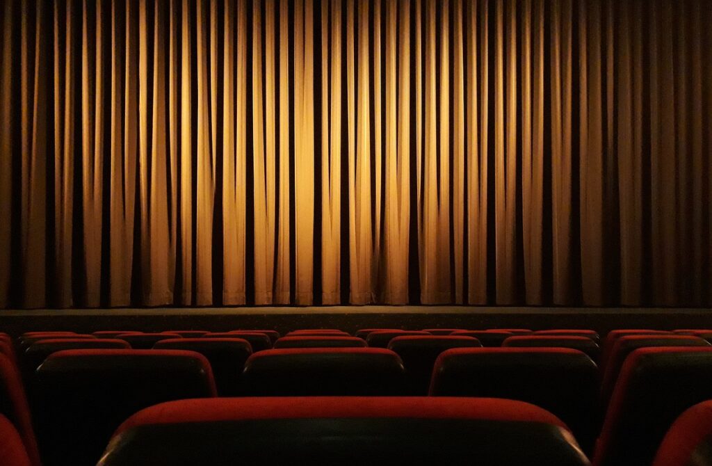 movie theater g0a26c372e 1280 ¿Mejor la película o la novela?, respuestas desde Literaktum