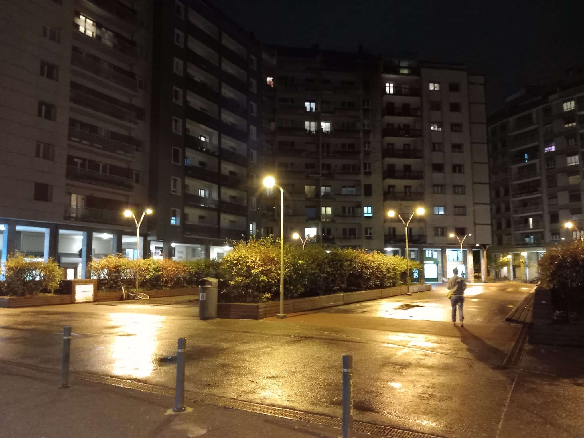 plaza Armerias2 Recogida de firmas el sábado contra los botellones en la plaza Armerías