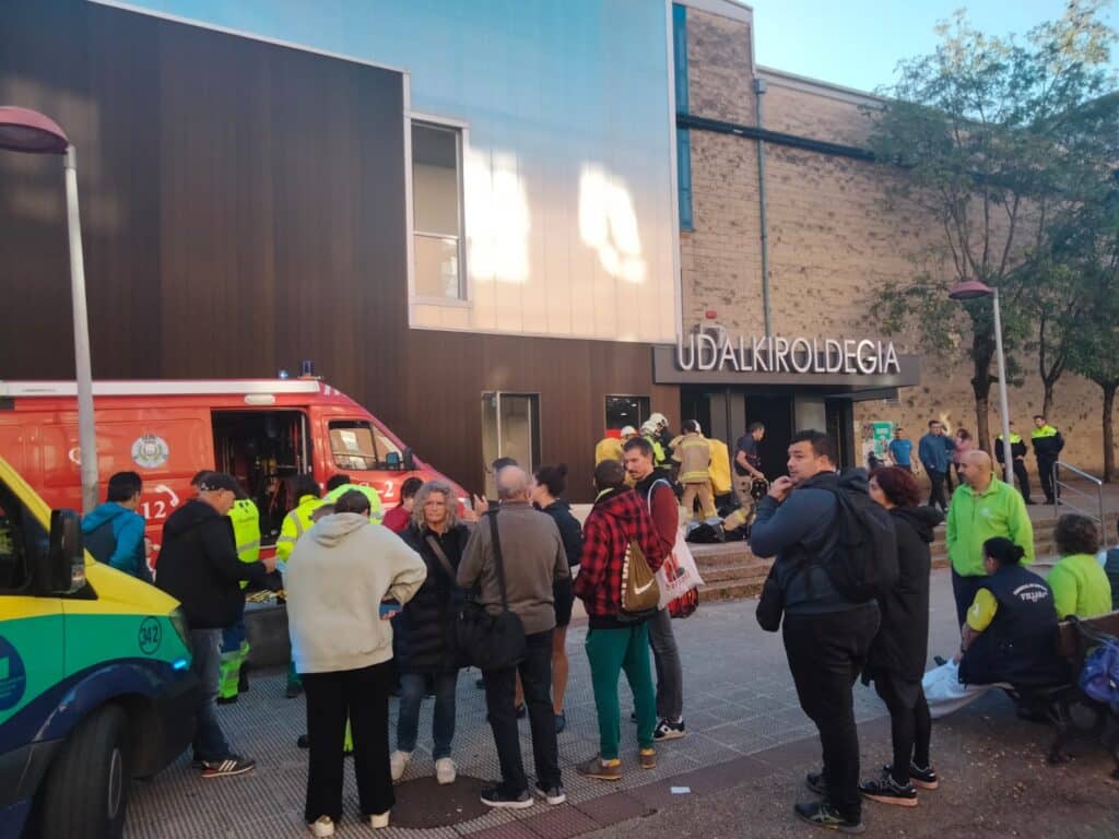poli hernani (Hernani) Veinte personas atendidas por un vertido de cloro en el polideportivo