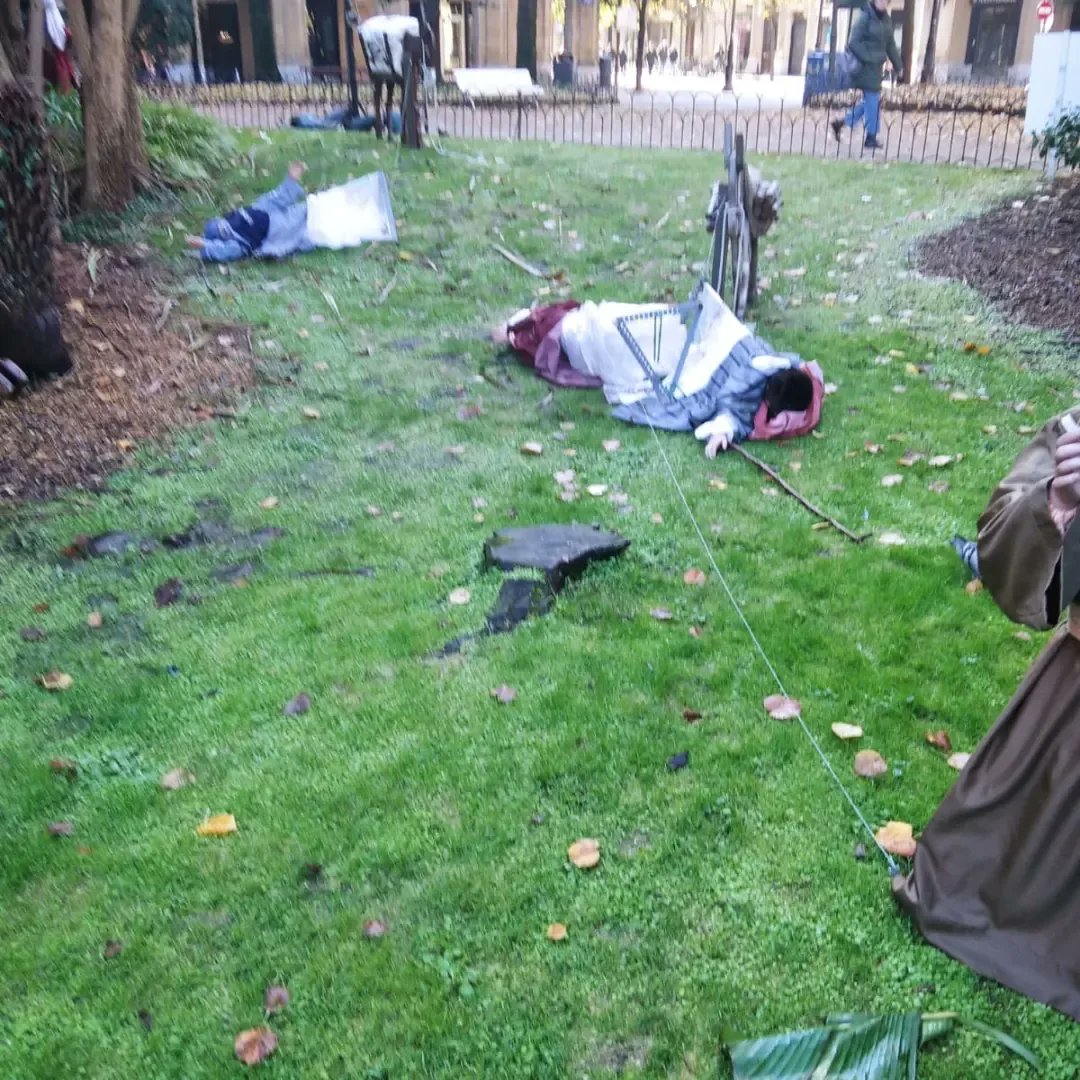 Belen roto Destrozos en el Belén de la plaza Gipuzkoa