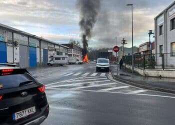 Fuego en el polígono Bidebitarte de Astigarraga. Foto: Bomberos de Euskadi