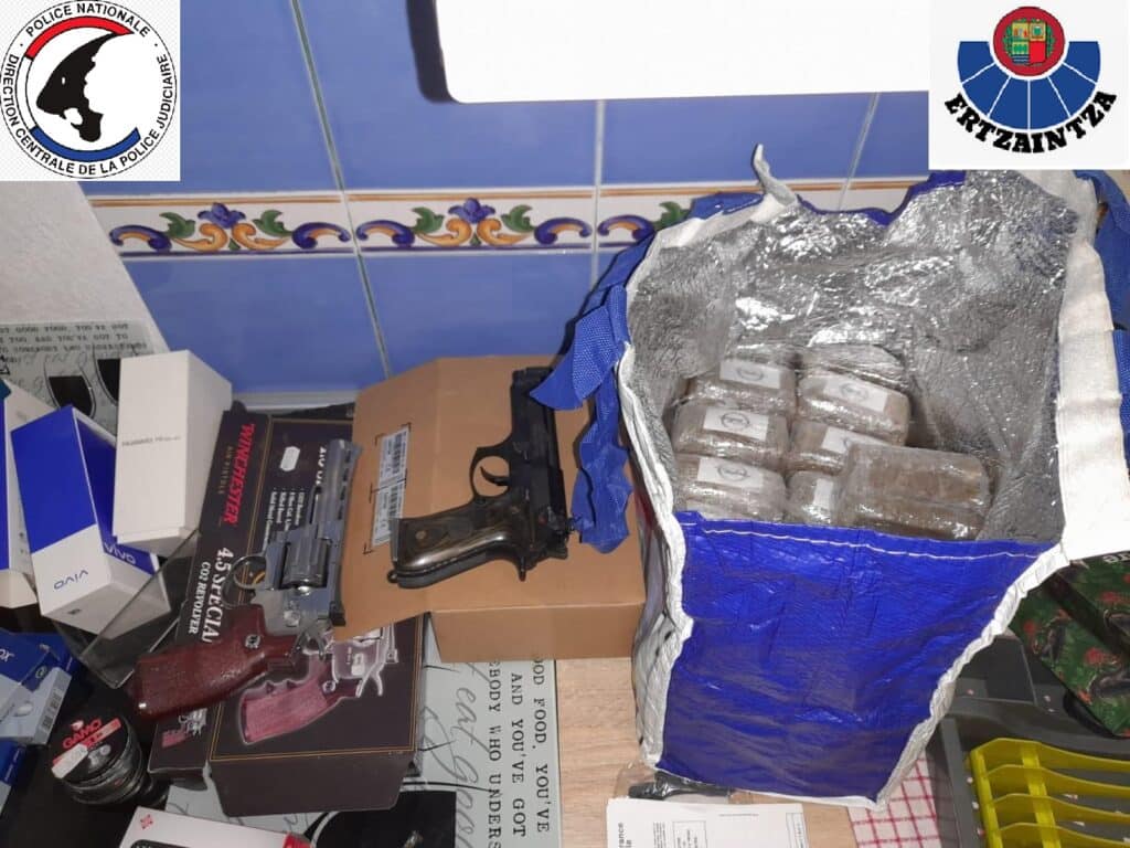 Hendaia Ertzaintza y policía francesa detienen en Hendaia a un español con armas de fuego