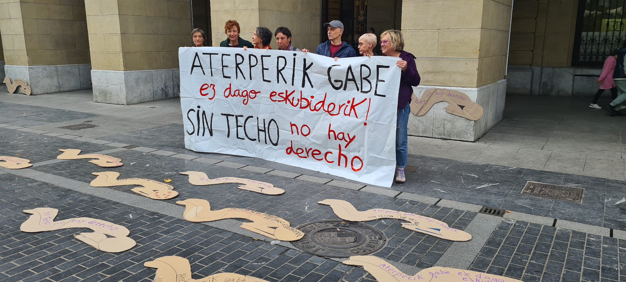 SIN TECHO NO HAY DERECHO2 - Ongi Etorri Errefuxiatuak reclama atención para las 220 personas sin techo en Donostia